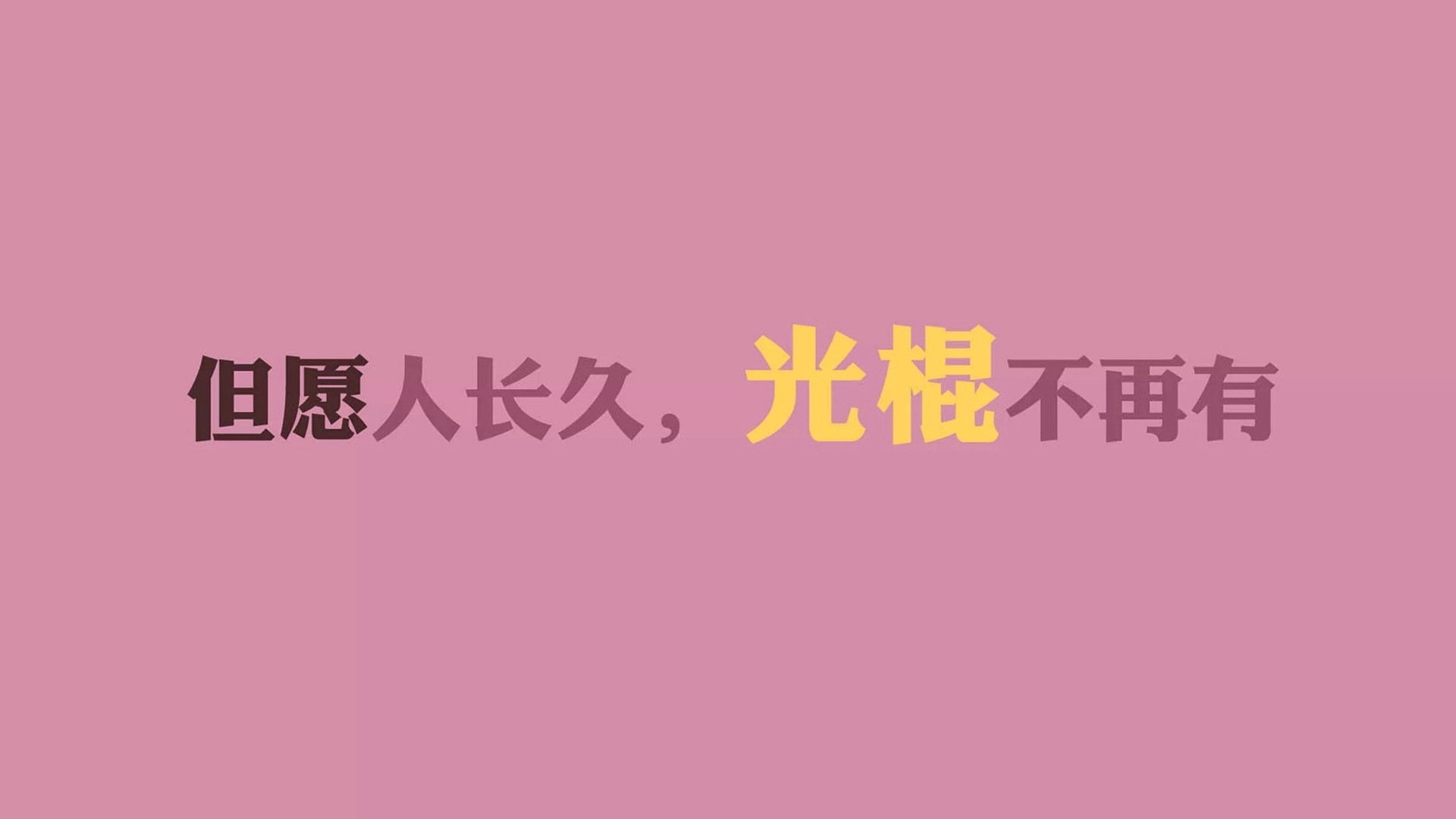 “羽毛球：简阳文体中心赛场快节奏对决，选手大展身手”