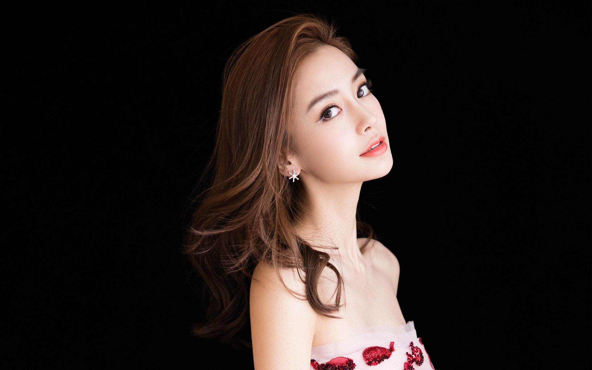 kaiyun网址-美洲杯激情夜：明星纷纷献技，比赛精彩纷呈，播放美洲杯